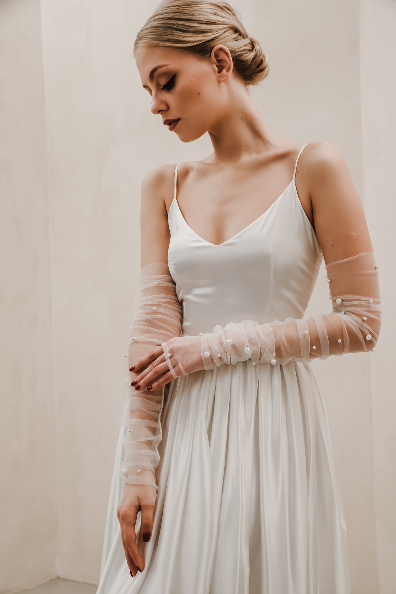 Rosie -Ruched Pearl Gloves