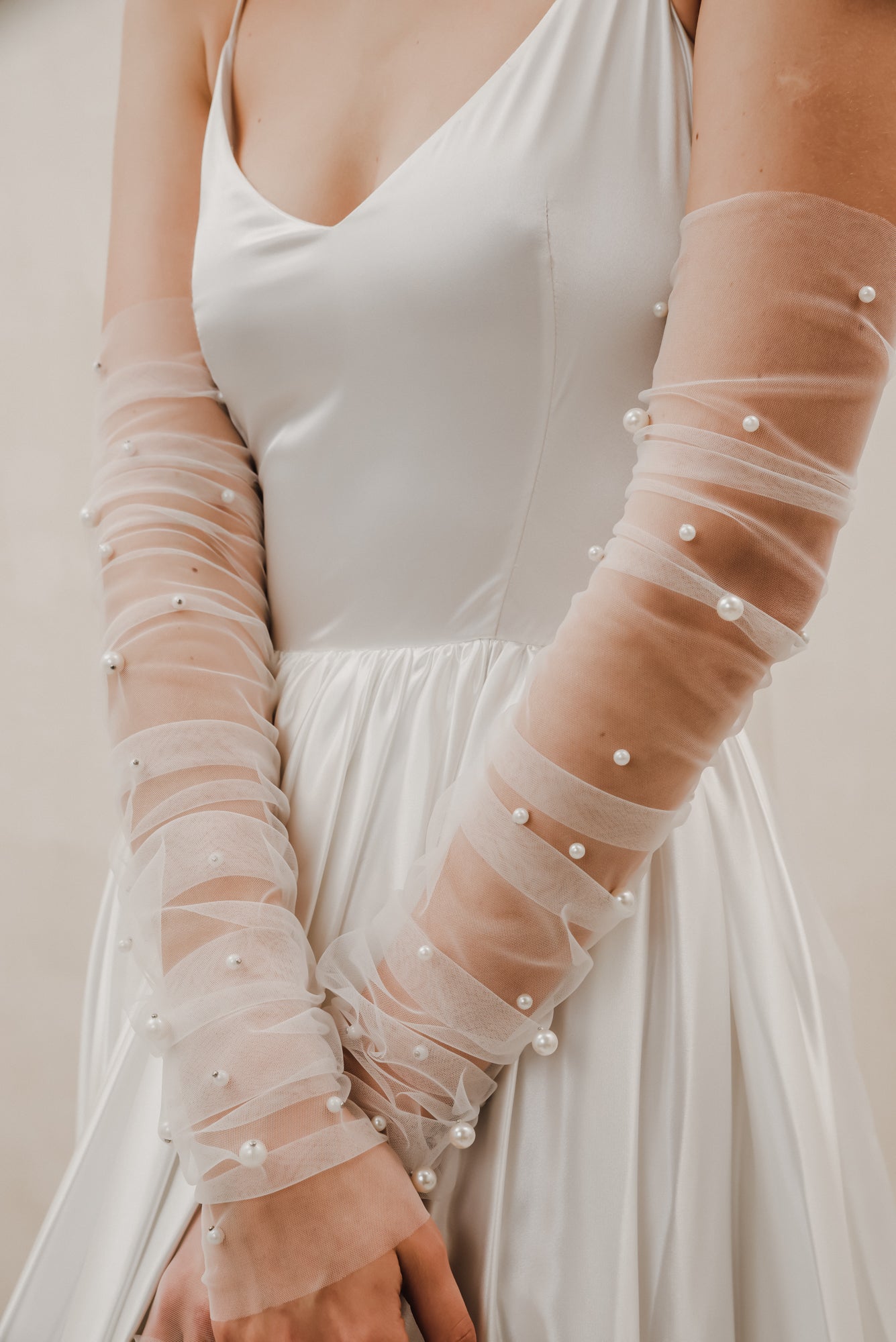 Rosie -Ruched Pearl Gloves